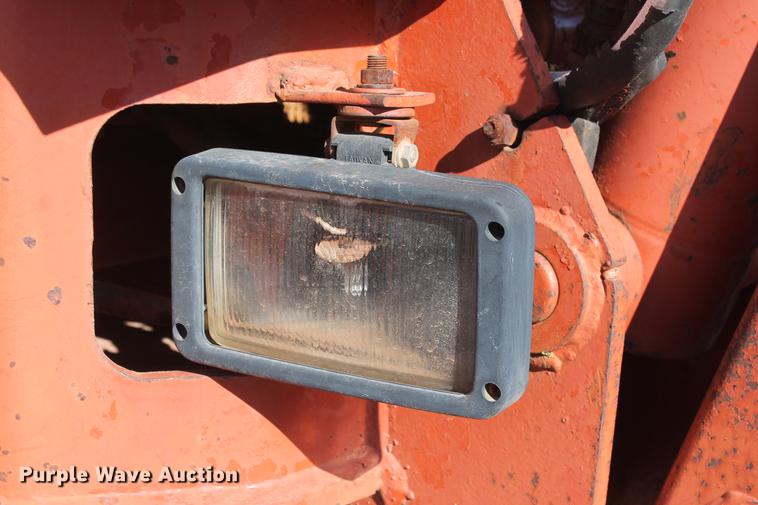 image for item DB5083 1994 Ditch Witch 8020JD vibratory cable plow