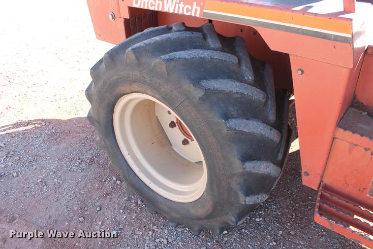 image for item DB5083 1994 Ditch Witch 8020JD vibratory cable plow