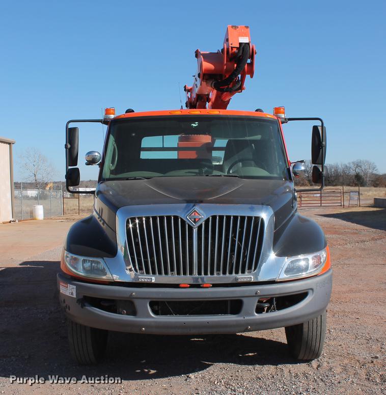 image for item DB5087 2010 International DuraStar 4300 bucket truck
