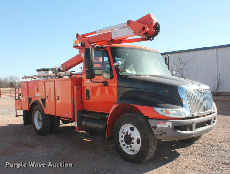 image for item DB5087 2010 International DuraStar 4300 bucket truck