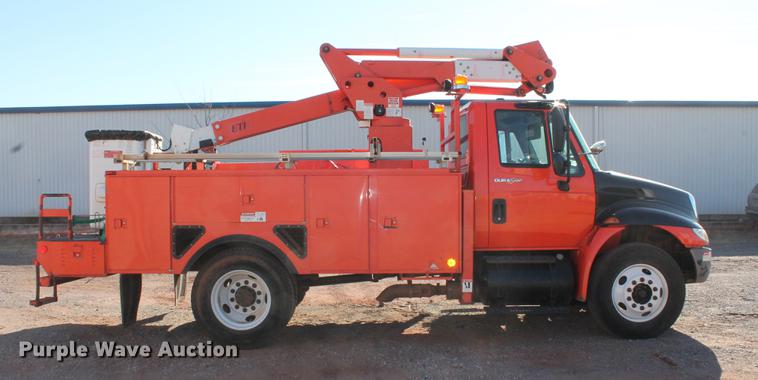 image for item DB5087 2010 International DuraStar 4300 bucket truck