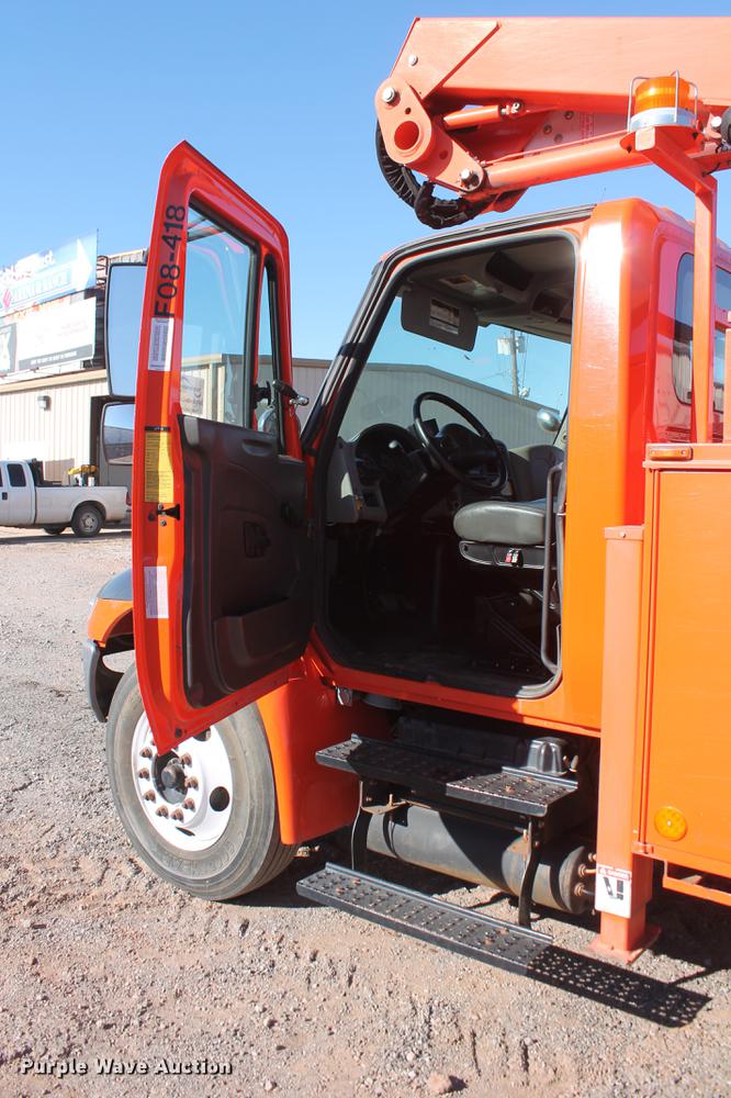 image for item DB5087 2010 International DuraStar 4300 bucket truck