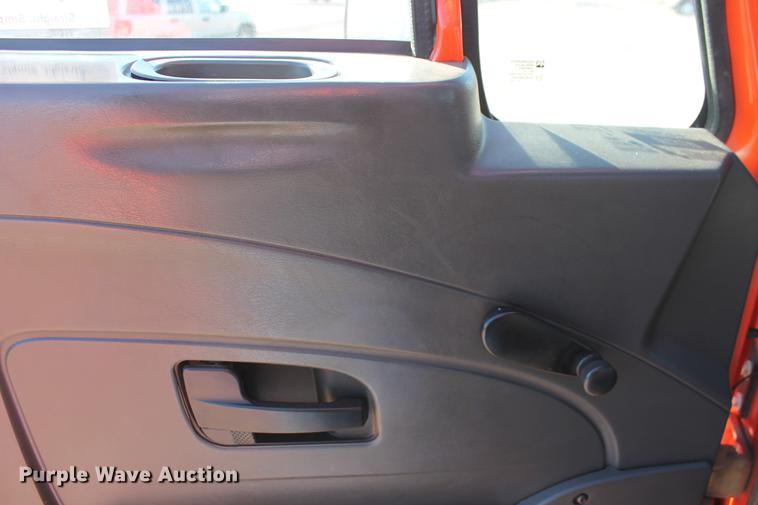 image for item DB5087 2010 International DuraStar 4300 bucket truck