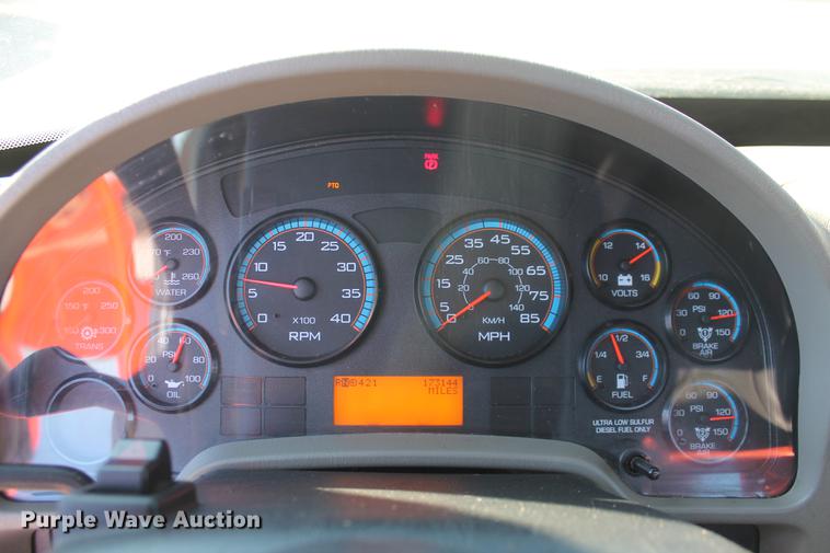 image for item DB5087 2010 International DuraStar 4300 bucket truck