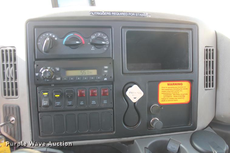 image for item DB5087 2010 International DuraStar 4300 bucket truck