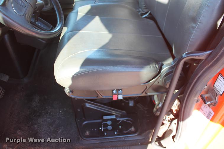 image for item DB5087 2010 International DuraStar 4300 bucket truck