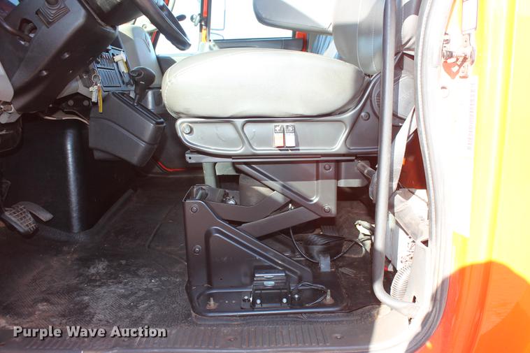 image for item DB5087 2010 International DuraStar 4300 bucket truck