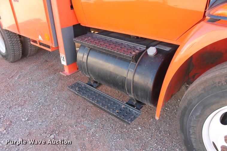 image for item DB5087 2010 International DuraStar 4300 bucket truck