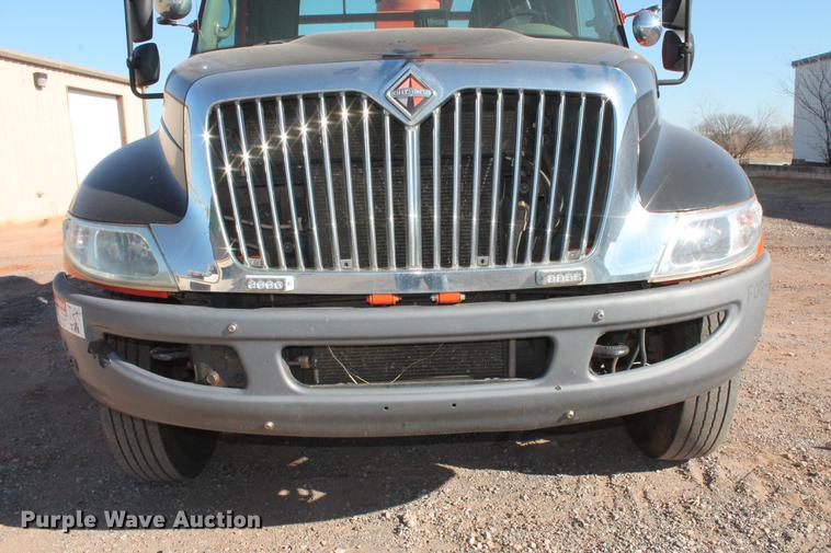 image for item DB5087 2010 International DuraStar 4300 bucket truck