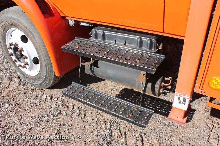 image for item DB5087 2010 International DuraStar 4300 bucket truck