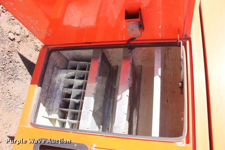 image for item DB5087 2010 International DuraStar 4300 bucket truck