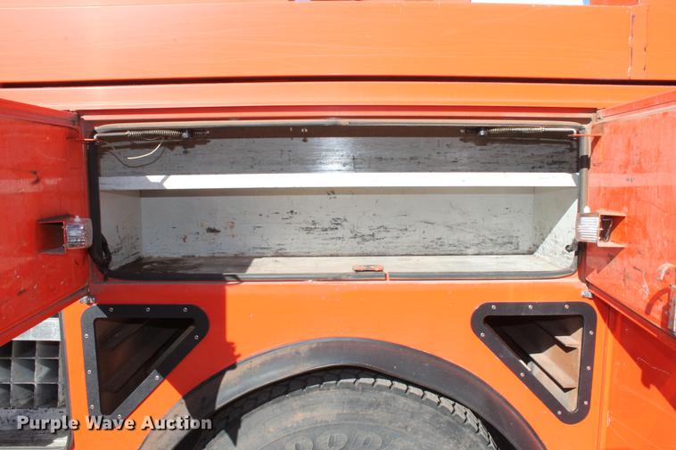 image for item DB5087 2010 International DuraStar 4300 bucket truck