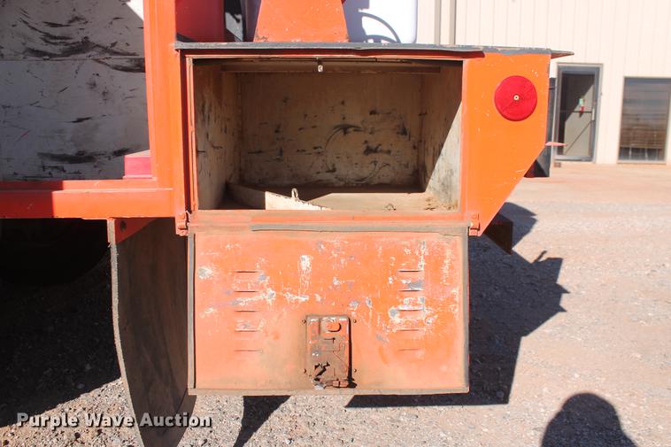 image for item DB5087 2010 International DuraStar 4300 bucket truck