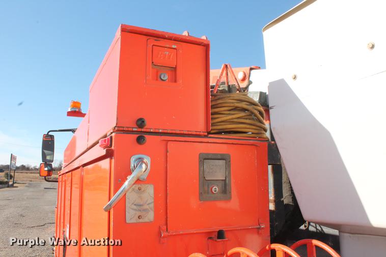 image for item DB5087 2010 International DuraStar 4300 bucket truck