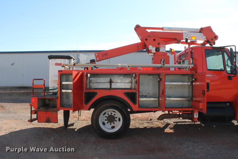image for item DB5087 2010 International DuraStar 4300 bucket truck