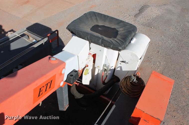 image for item DB5087 2010 International DuraStar 4300 bucket truck