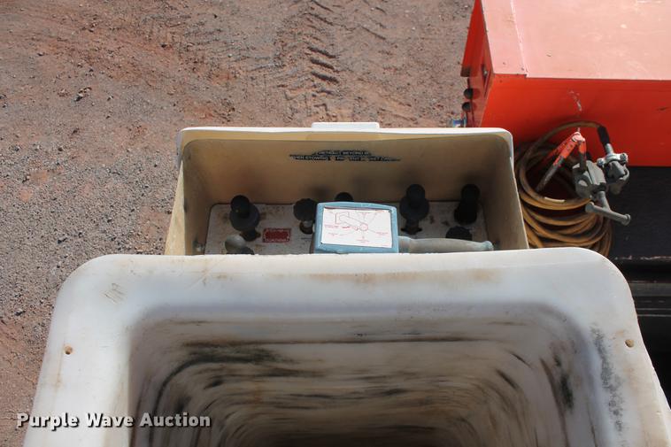 image for item DB5087 2010 International DuraStar 4300 bucket truck