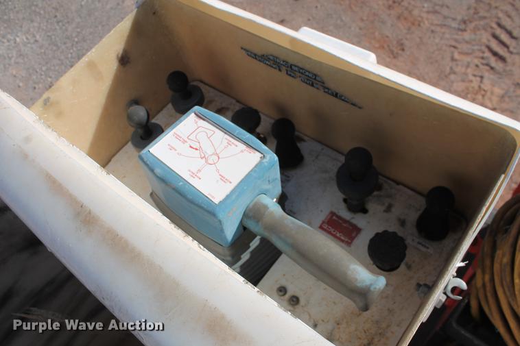 image for item DB5087 2010 International DuraStar 4300 bucket truck