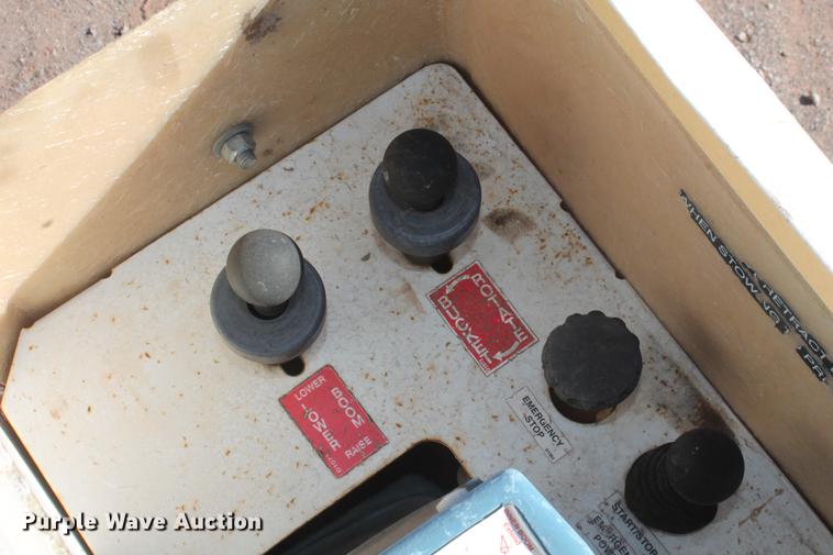 image for item DB5087 2010 International DuraStar 4300 bucket truck