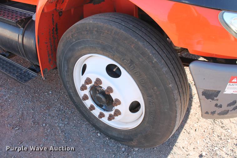 image for item DB5087 2010 International DuraStar 4300 bucket truck