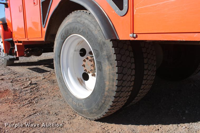 image for item DB5087 2010 International DuraStar 4300 bucket truck