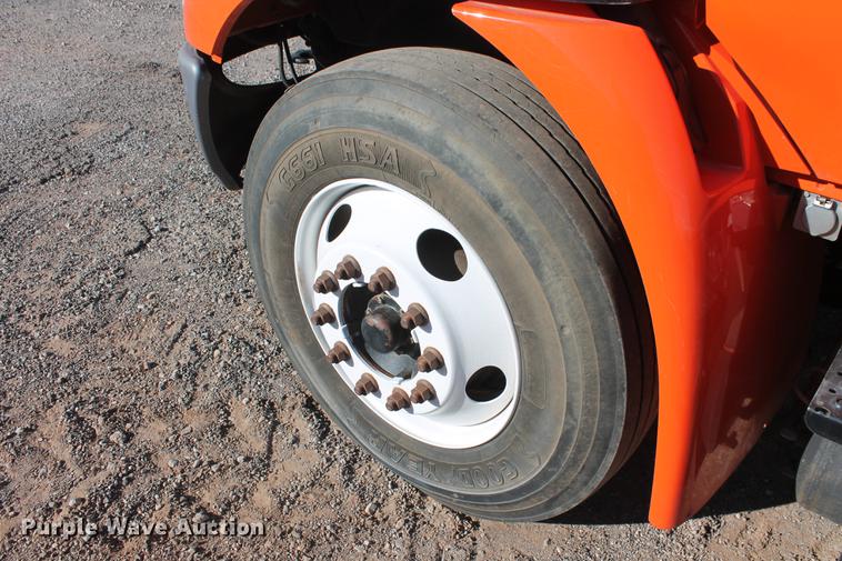 image for item DB5087 2010 International DuraStar 4300 bucket truck