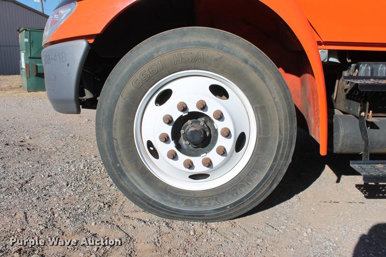 image for item DB5087 2010 International DuraStar 4300 bucket truck