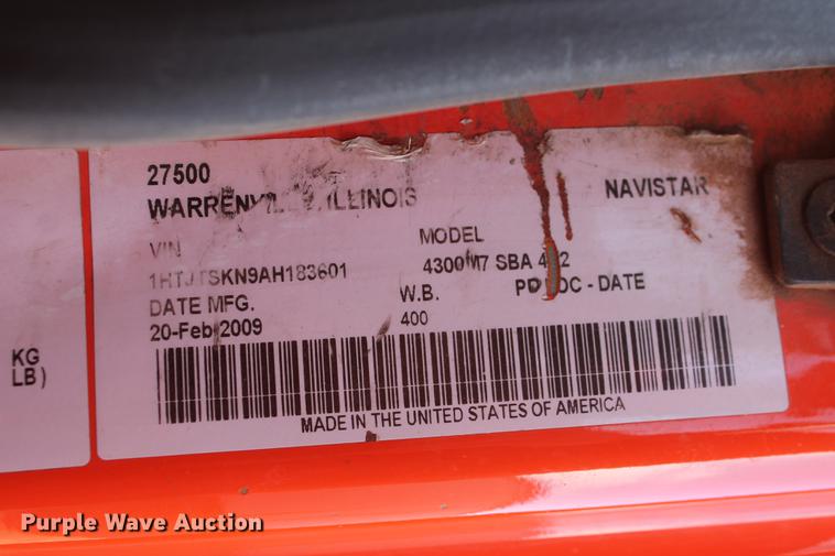 image for item DB5087 2010 International DuraStar 4300 bucket truck