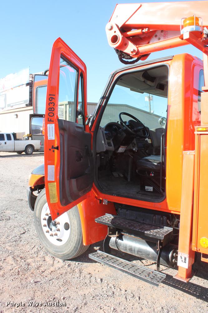 image for item DB5088 2009 International DuraStar 4300 bucket truck