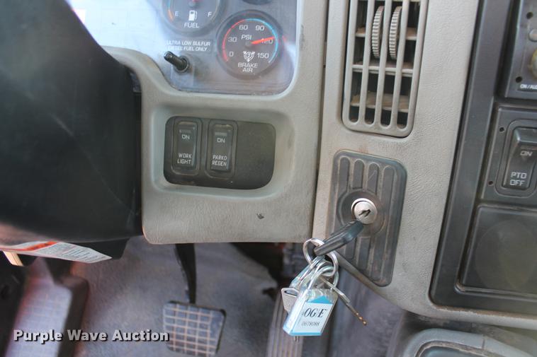 image for item DB5088 2009 International DuraStar 4300 bucket truck