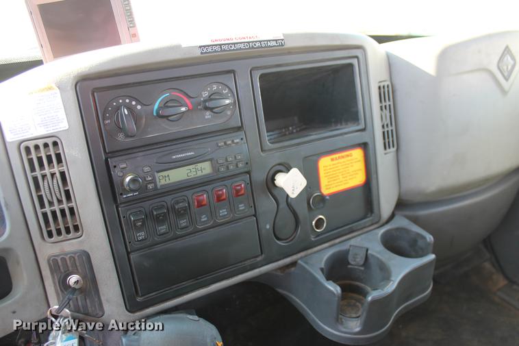 image for item DB5088 2009 International DuraStar 4300 bucket truck