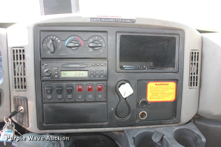 image for item DB5088 2009 International DuraStar 4300 bucket truck