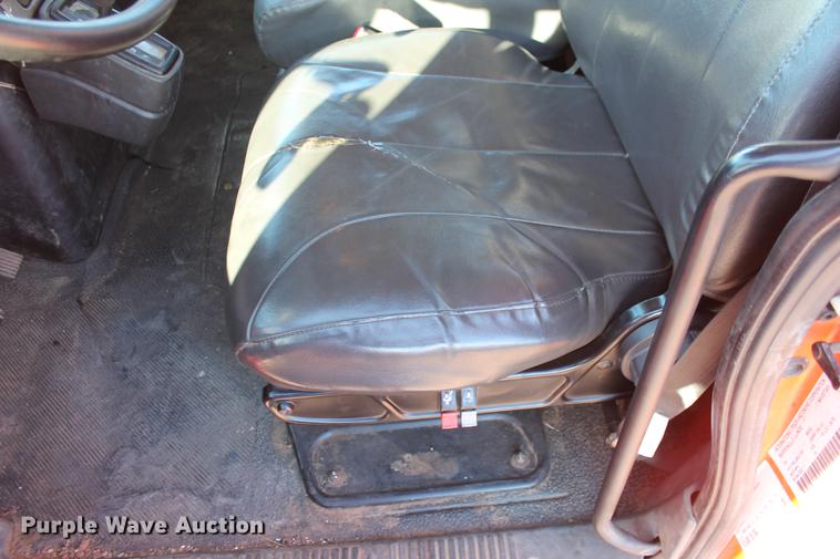 image for item DB5088 2009 International DuraStar 4300 bucket truck