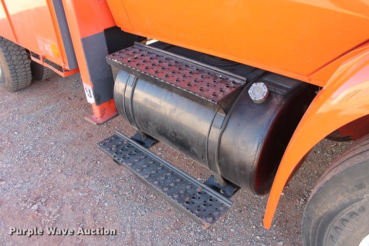 image for item DB5088 2009 International DuraStar 4300 bucket truck
