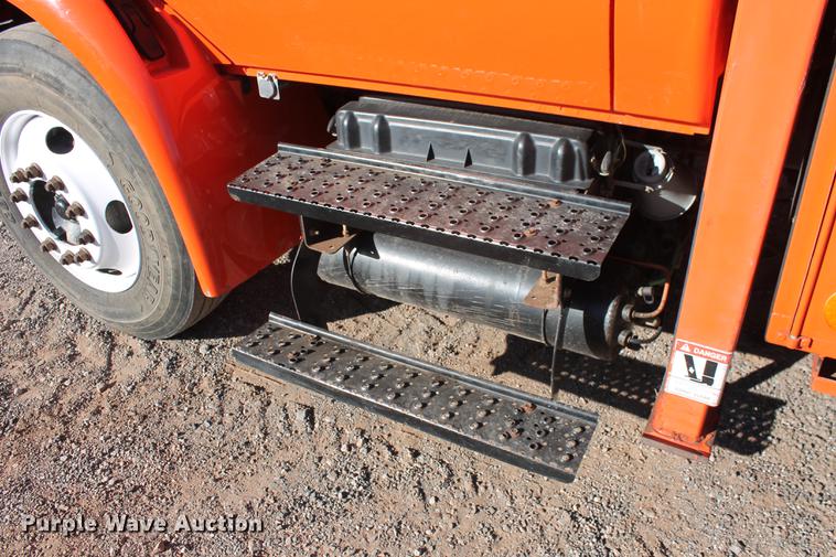 image for item DB5088 2009 International DuraStar 4300 bucket truck