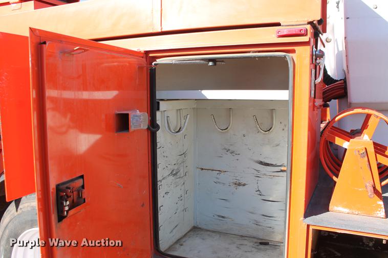 image for item DB5088 2009 International DuraStar 4300 bucket truck