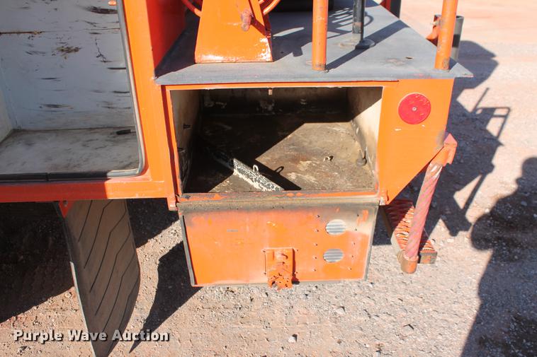 image for item DB5088 2009 International DuraStar 4300 bucket truck