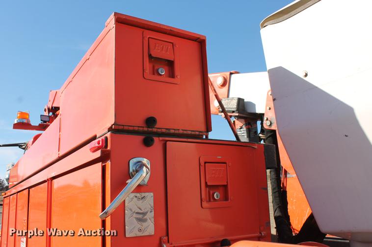 image for item DB5088 2009 International DuraStar 4300 bucket truck