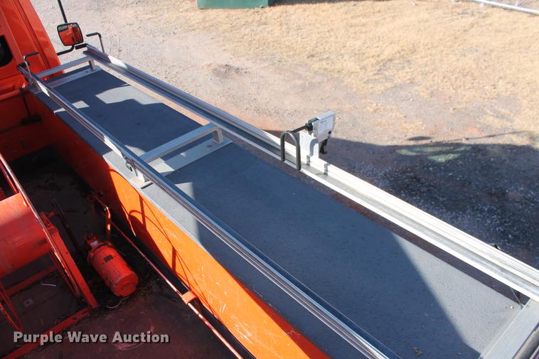 image for item DB5088 2009 International DuraStar 4300 bucket truck