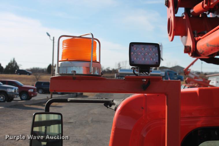 image for item DB5088 2009 International DuraStar 4300 bucket truck