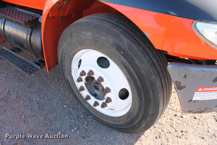 image for item DB5088 2009 International DuraStar 4300 bucket truck