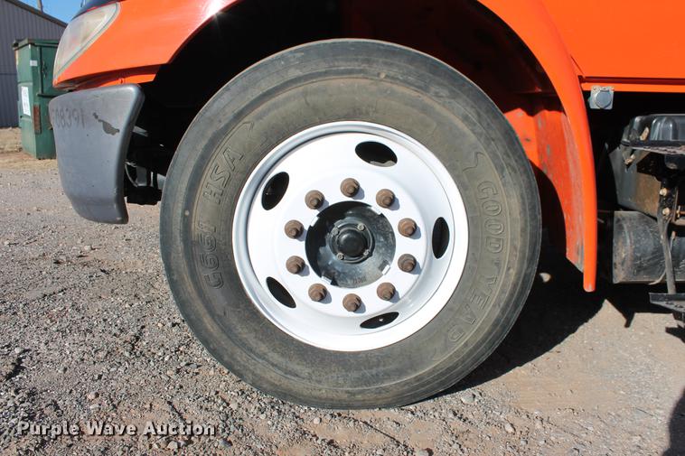 image for item DB5088 2009 International DuraStar 4300 bucket truck