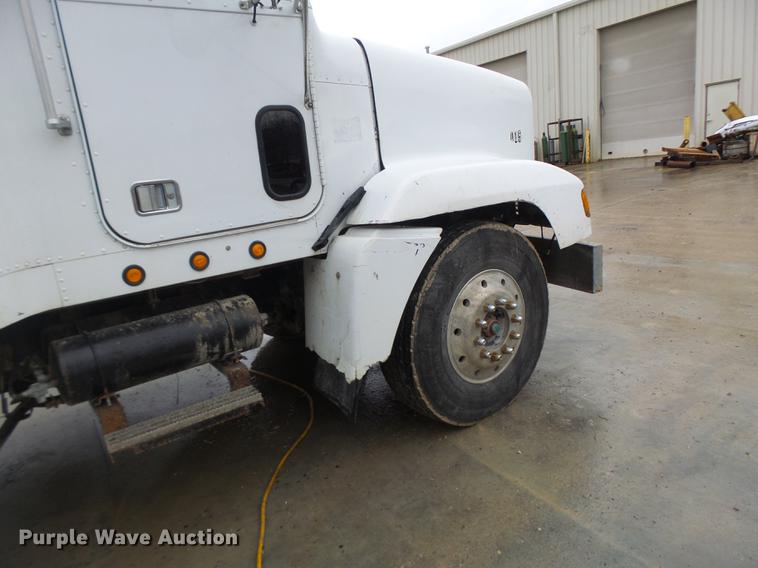 image for item DB9824 1994 Freightliner FLD dump truck