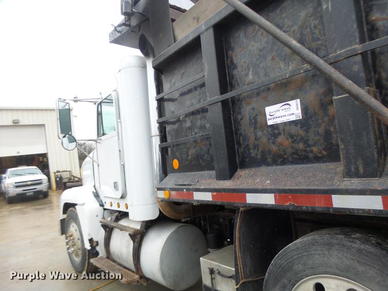 image for item DB9824 1994 Freightliner FLD dump truck