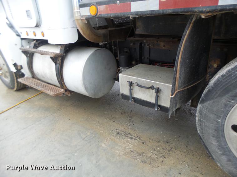 image for item DB9824 1994 Freightliner FLD dump truck