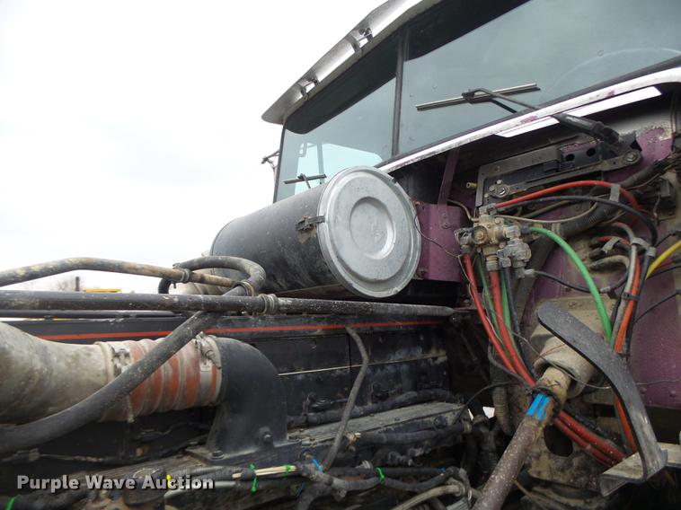 image for item DB9824 1994 Freightliner FLD dump truck