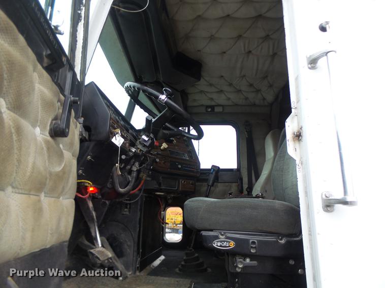 image for item DB9824 1994 Freightliner FLD dump truck