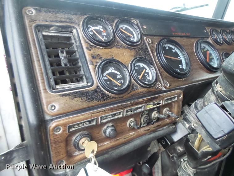 image for item DB9824 1994 Freightliner FLD dump truck