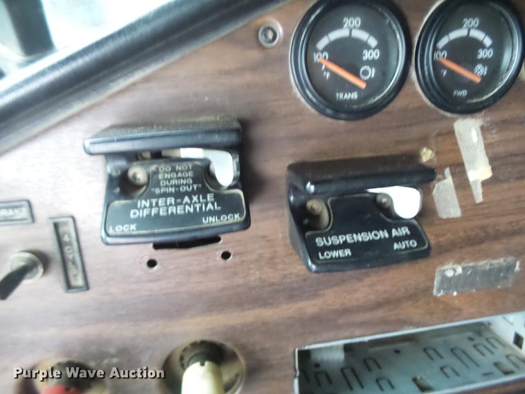 image for item DB9824 1994 Freightliner FLD dump truck