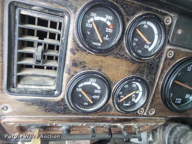 image for item DB9824 1994 Freightliner FLD dump truck